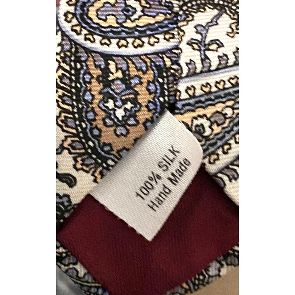 Vintage WINDSOR SHIRT COMPANY NECK TIE 100% Silk Hand Made PAISLEY Ivory Blue